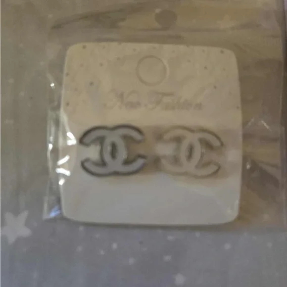 MCM, Tarte, Clarins, Clinique BUNDLE Skincare Set - Picture 4 of 5